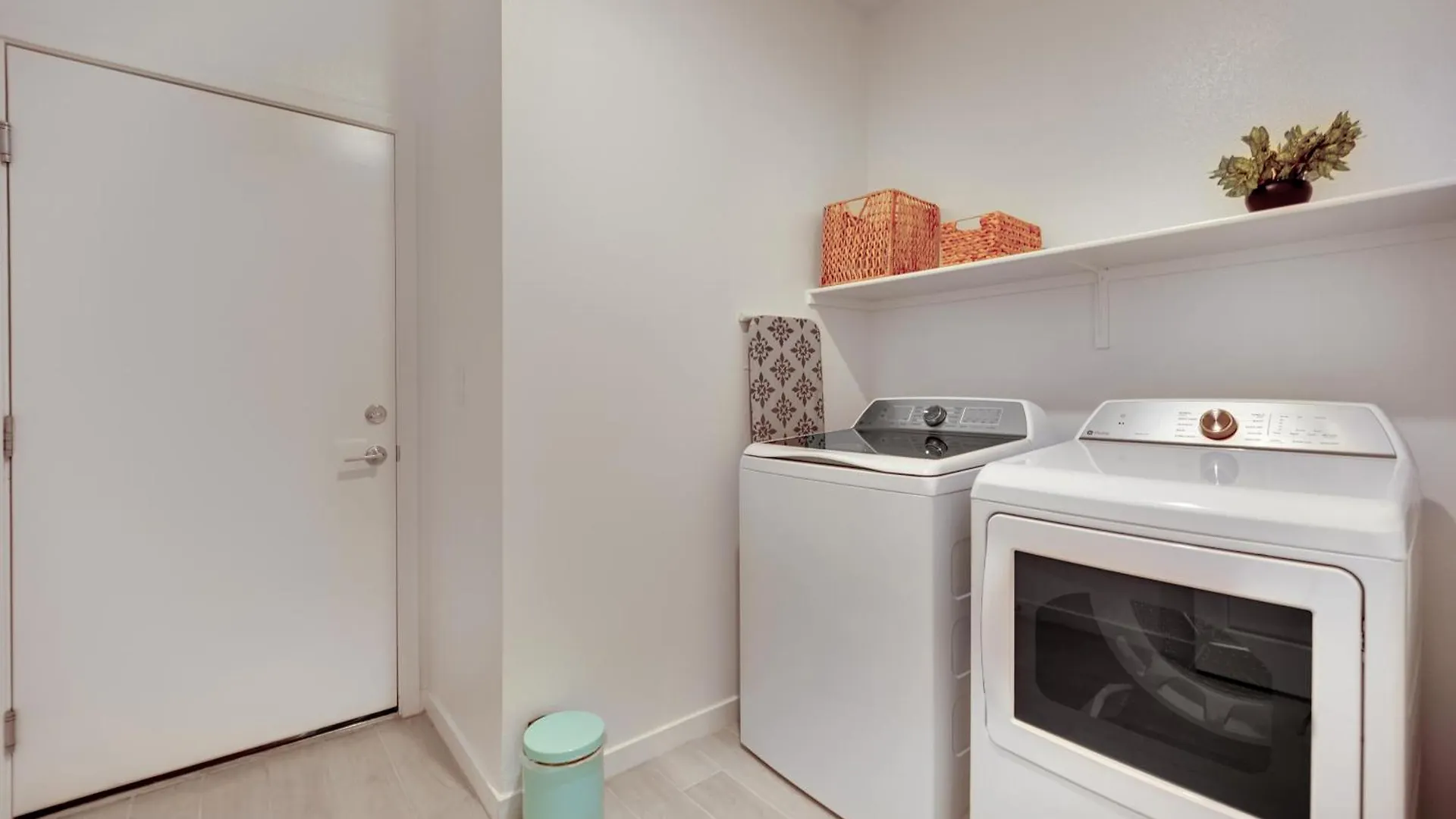 Дом отдыха Casa Niva A Contemporary Oasis In The Heart Of Лас-Вегас