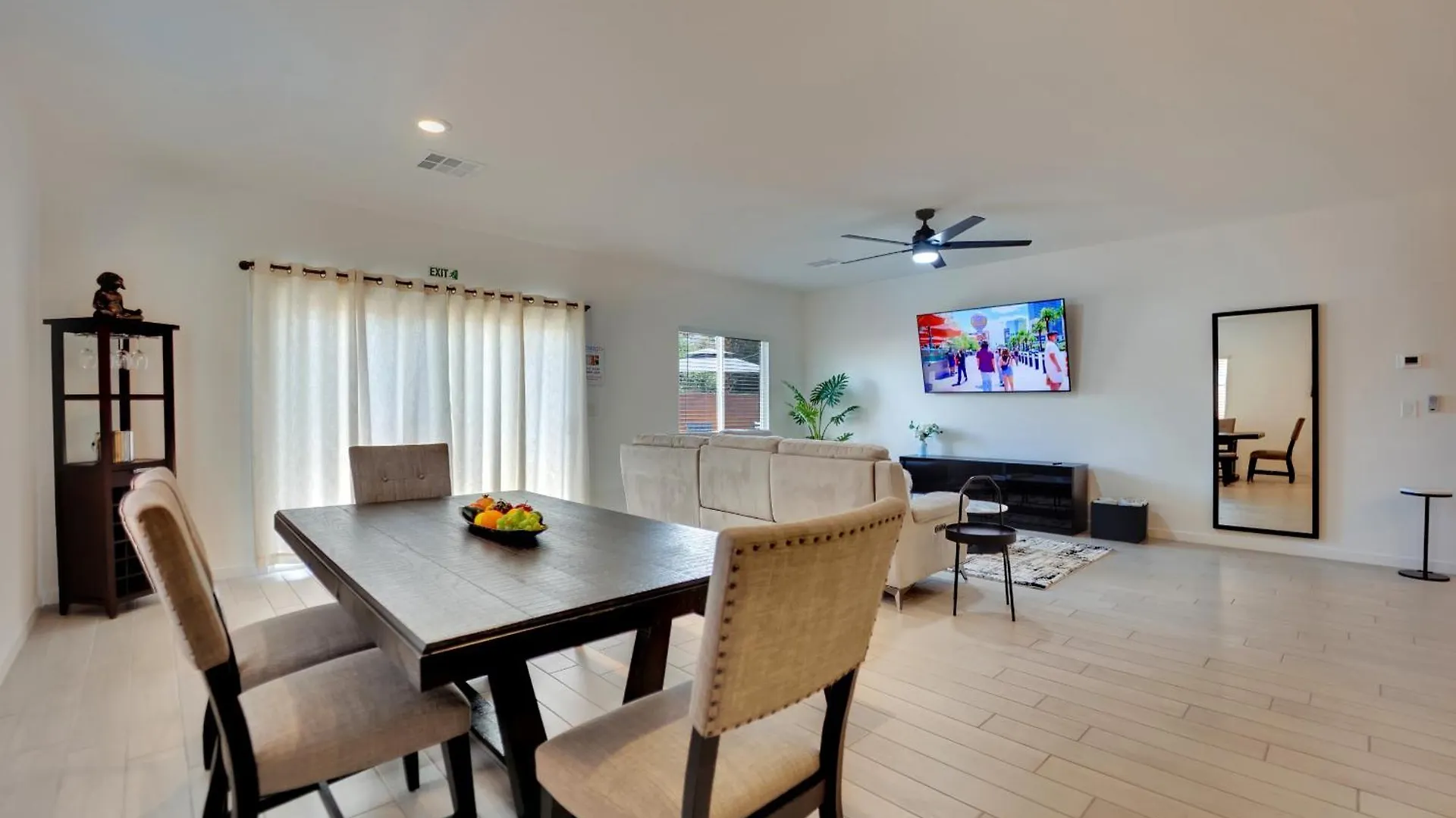 Casa Niva A Contemporary Oasis In The Heart Of Лас-Вегас США